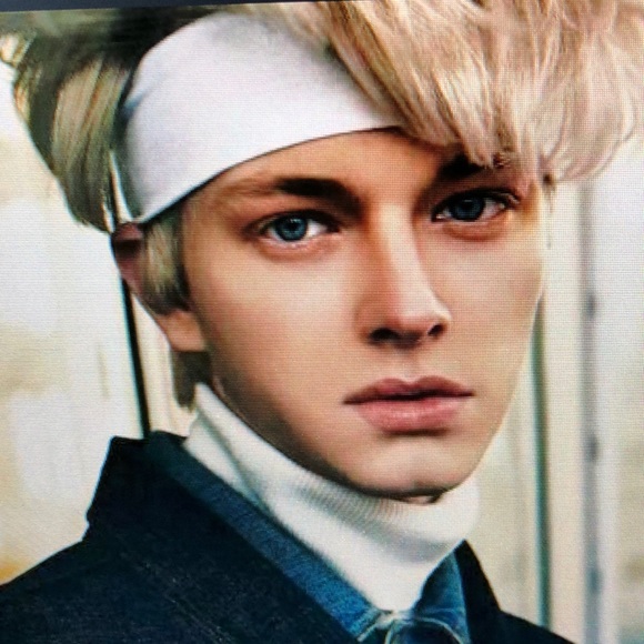 Meet your Posher, Ariel - Picture 1 of 1